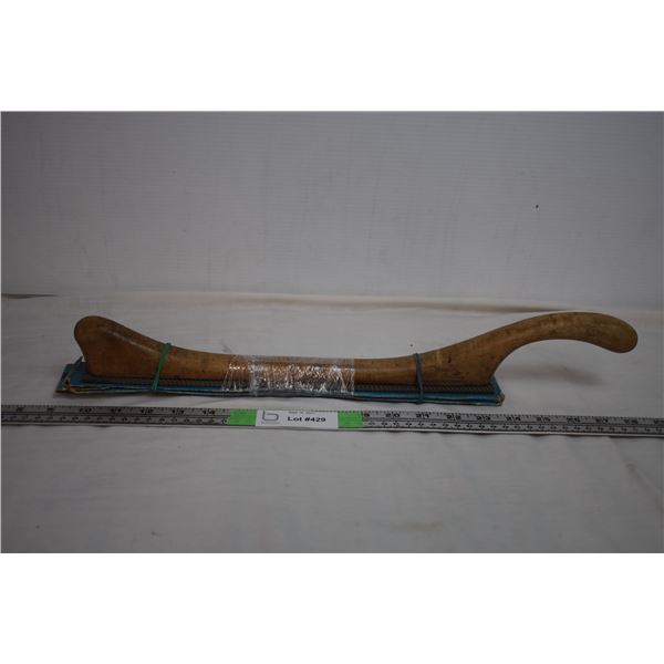 Wooden hand file with spare blades