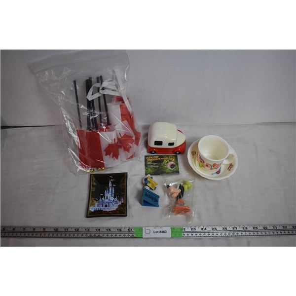 walt disney glass tray, vintage 7 dwarves + vintage smurf