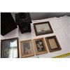 Image 2 : Small storage unit, photo's in frames, lantern cover