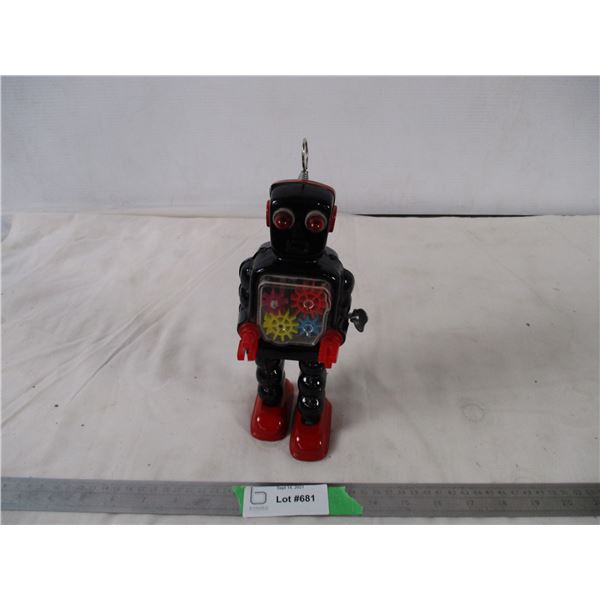Tin windup robot made in Japan (working (8 1/2" tall)