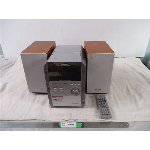 Panasonic CD stereo system with speakers with remote