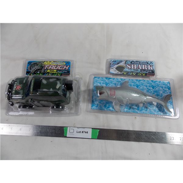 Super cool Truck + Super giant Shark