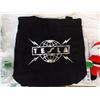 Image 4 : Tesla Bag, Pewter Avatar Keychains, Vintage Plastic Soldiers,Santa TY Beanie, T-shirt, AMA CUB model