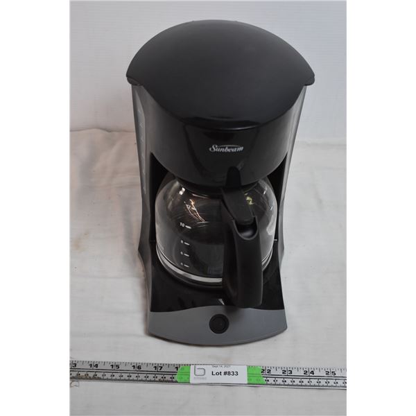 Coffee maker with pot (working)