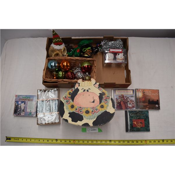 Christmas ornaments + misc lot