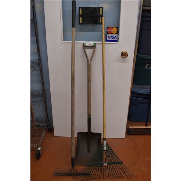 Spade with two rakes