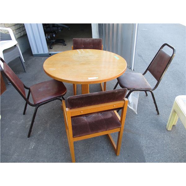 Wooden Round table with 4 chairs