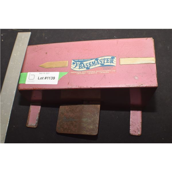 VINTAGE ' HURDY GURDY ' MECHANICAL TRADE STIMULATOR MUSIC BOX , PLUGS INTO AMP / UNTESTED