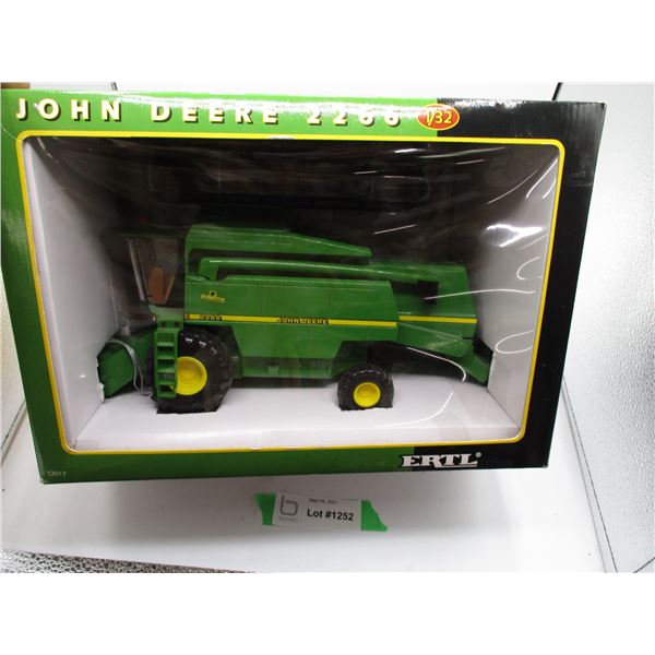 Ertl 1/32 Scale John Deere 2266 Combine (NIB)