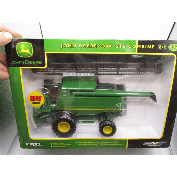Ertl 1/32 Scale John Deere 9880 STS Combine (NIB)