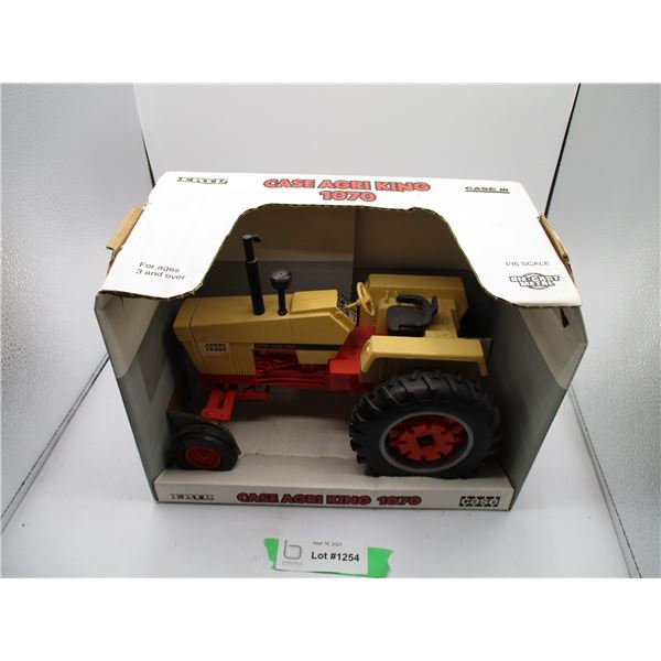 Ertl 1/16 Scale Case 1070 Agri King Tractor (NIB)