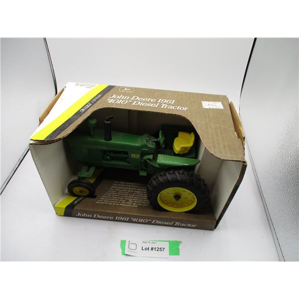 Ertl 1/16 John Deere 1961 4010 Diesel Tractor (NIB)