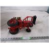 Image 5 : international 1586 Tractor with loader (ertl - total length 13")