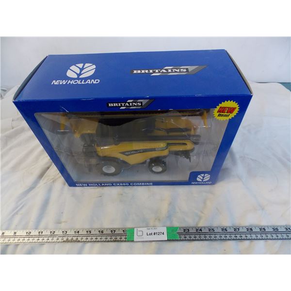 Holland CX880 Combine (NIB)