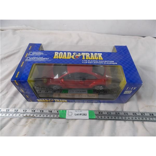 Road&Track Beetle size: (1:18) (NIB)