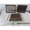 Image 1 : (3 X THE MONEY) cast iron vents