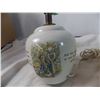 Image 4 : Wedgwood Peter Rabbit lamp with original shade (damage to shade) (works)
