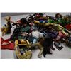 Image 4 : Tote of action figures (missing limbs/damaged)