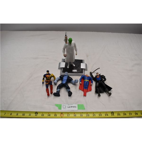 Wonderwoman Cup + superman toys