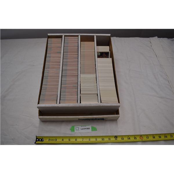 (3200 CT box near full) NBA Fleer, Skybox box of cards 1990-1992 - mint condition