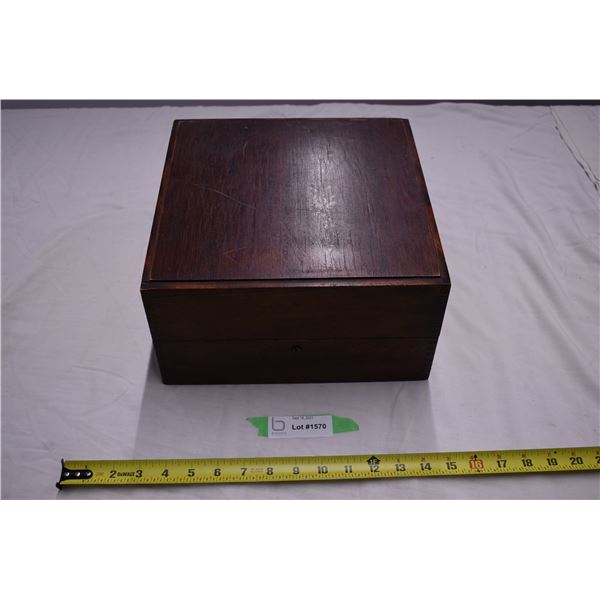 Vitnage Oak finger-jointed File Box