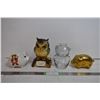 Image 1 : 4 different piggy banks, one brass, one glass, two ceraic
