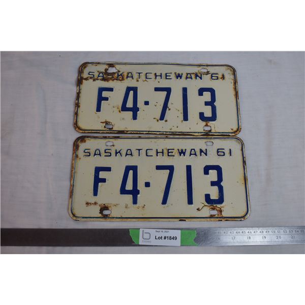 1961 Sask Farm Plate pair