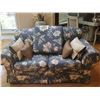 Image 2 : Vintage Country décor sofa and loveseat