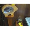 Image 1 : WOODEN PIGGYBANK & SMALL CANDLE LAMP