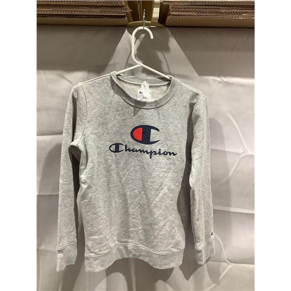Long Sleeve Champion Pull Over Size L