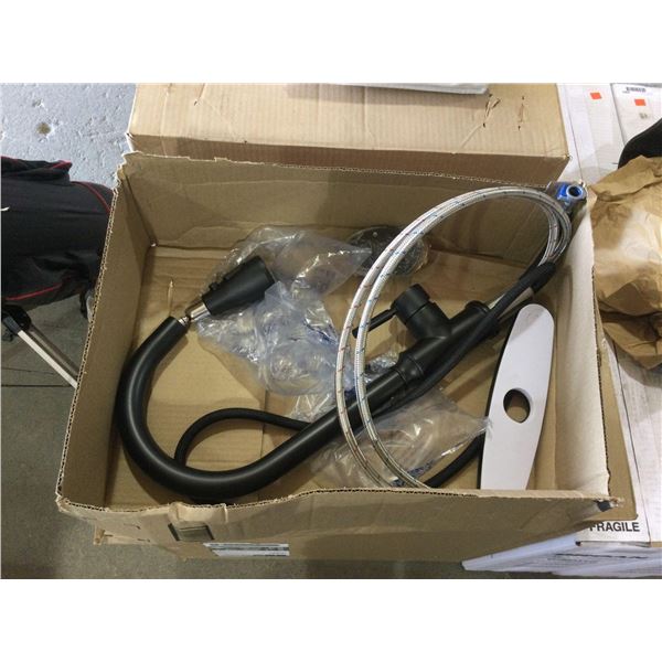 Single Handle Kitchen Faucet with Pull out Sprayer and Deck Plate