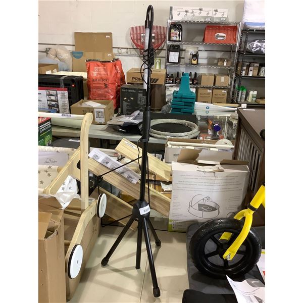 Tripod Light w/ Remote