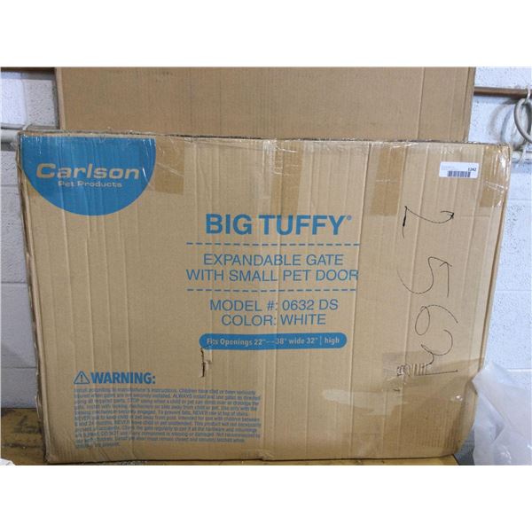 Carlson Big Tuffy Expandable Gate w/ Small Pet Door (22in-38in x 32in H)