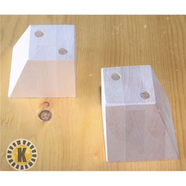 18 PCS OF 2 3/4 HIGH LEG