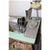 Image 5 : CONSEW INDUSTRIAL SEWING MACHINE WITH TABLE