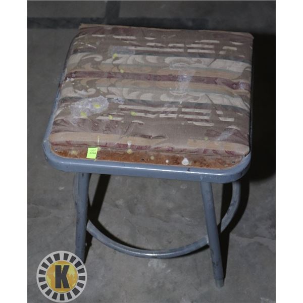 WORKSHOP STOOL