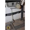 Image 4 : SEWING TABLE WITH CLUTCH MOTOR AND PEDAL
