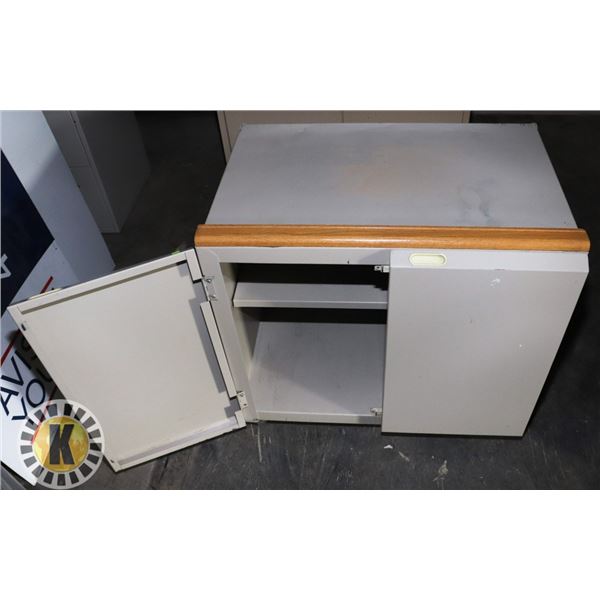 CABINET WITH WHEELS