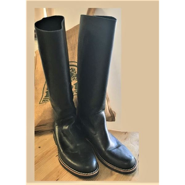 Women's Boots - Roots Brand Size 8.5 - NEW in Burlap Bag