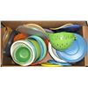Image 1 : Box of Plastic Bowls and Lids