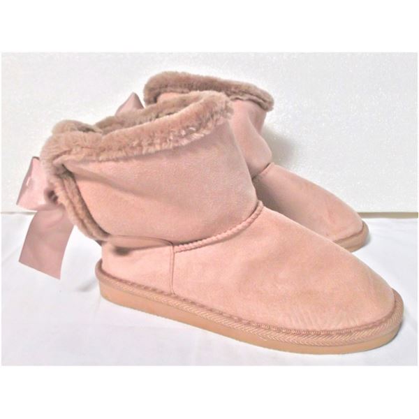 Pair of Ugg Style Booties Size 7