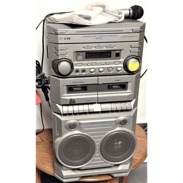 The Singing Machine SMG-301 Karaoke Machine, Tested and lights up