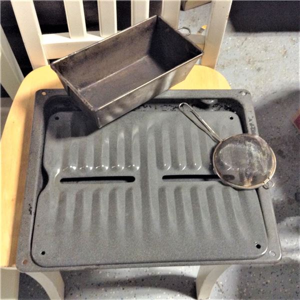 Roasting pan, loaf pan and strainer