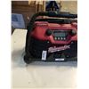 Image 2 : MILWAUKEE JOBSITE RADIO 49-24-0280 24V LITHIUM ION - WORKING