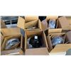 Image 2 : LOT OF RED AND AMBER VEHICLE LIGHTS AND LIGHT HOUSINGS