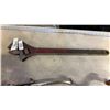 Image 2 : LOBSTER 2 FOOT LONG ADJUSTABLE WRENCH AND VICES