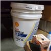 Image 2 : 5 GALLON PAIL OF HEAVY DUTY DIESEL ENGINE OIL SAE 15W-40 T4 TRIPLE PROTECTION SHELL ROTELLA AND FILT