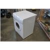 Image 2 : WHITE SIMPLICITY APPARTMENT SIZE WASHER - 34 INCHES TALL, 23 1/2 INCHES WIDE