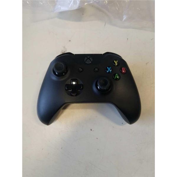 XBOX ONE BLACK WIRELESS CONTROLLER - WORKING