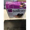 Image 2 : CASED PORTABLE GAS STOVE AND SALTON SANDWICH COOKER